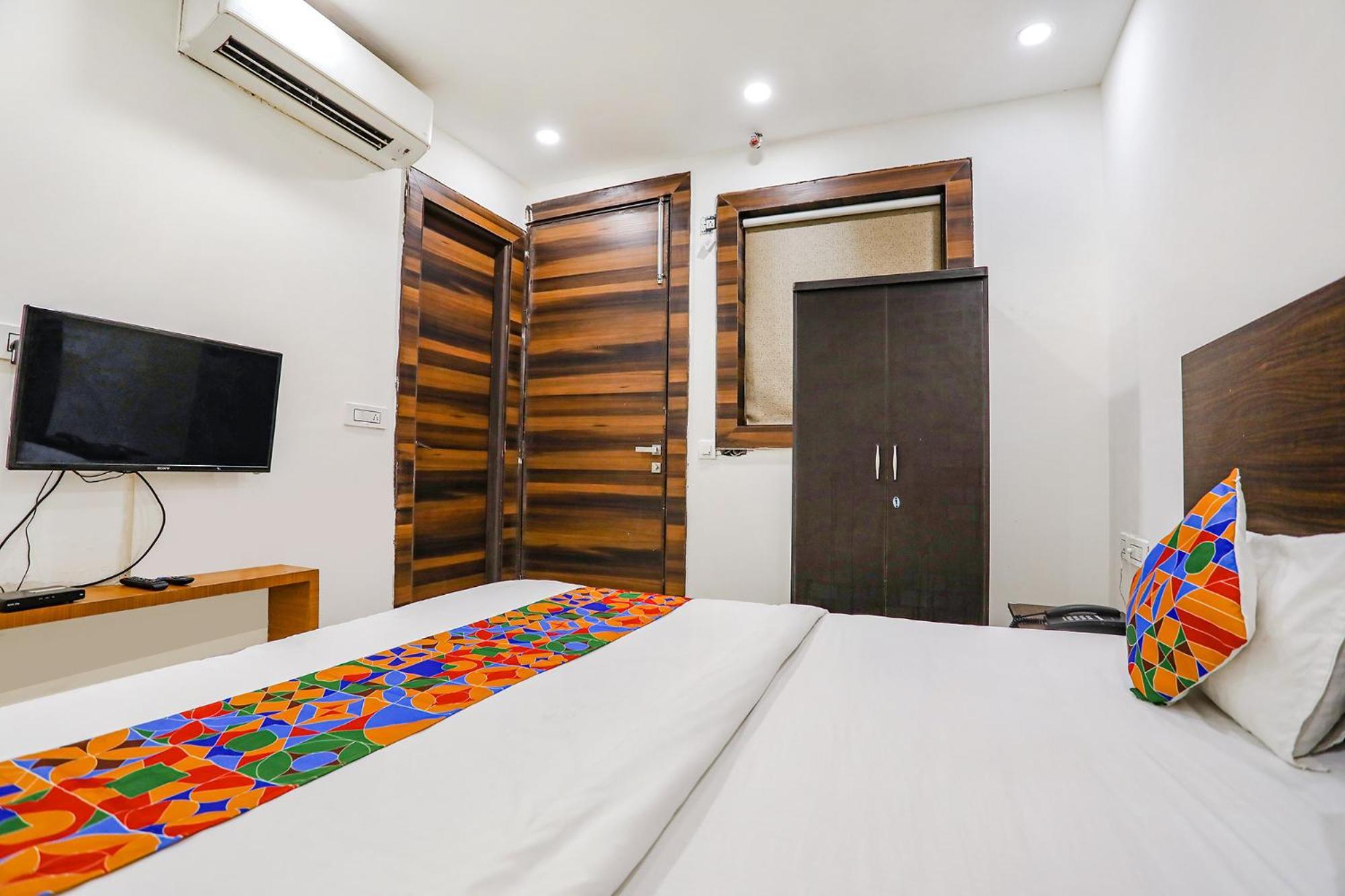 Fabhotel Kinsfolk Ghaziabad Bagian luar foto