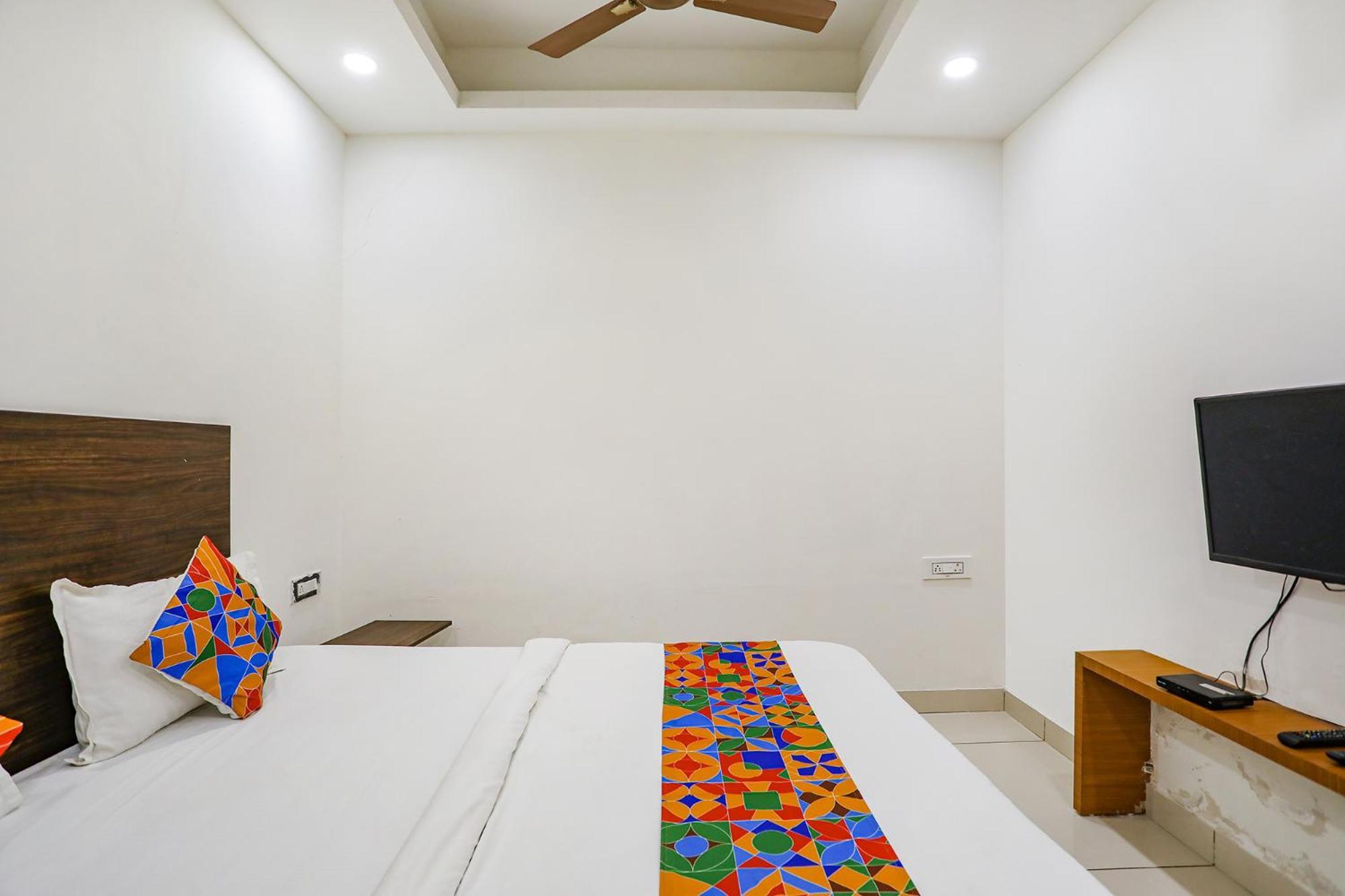 Fabhotel Kinsfolk Ghaziabad Bagian luar foto