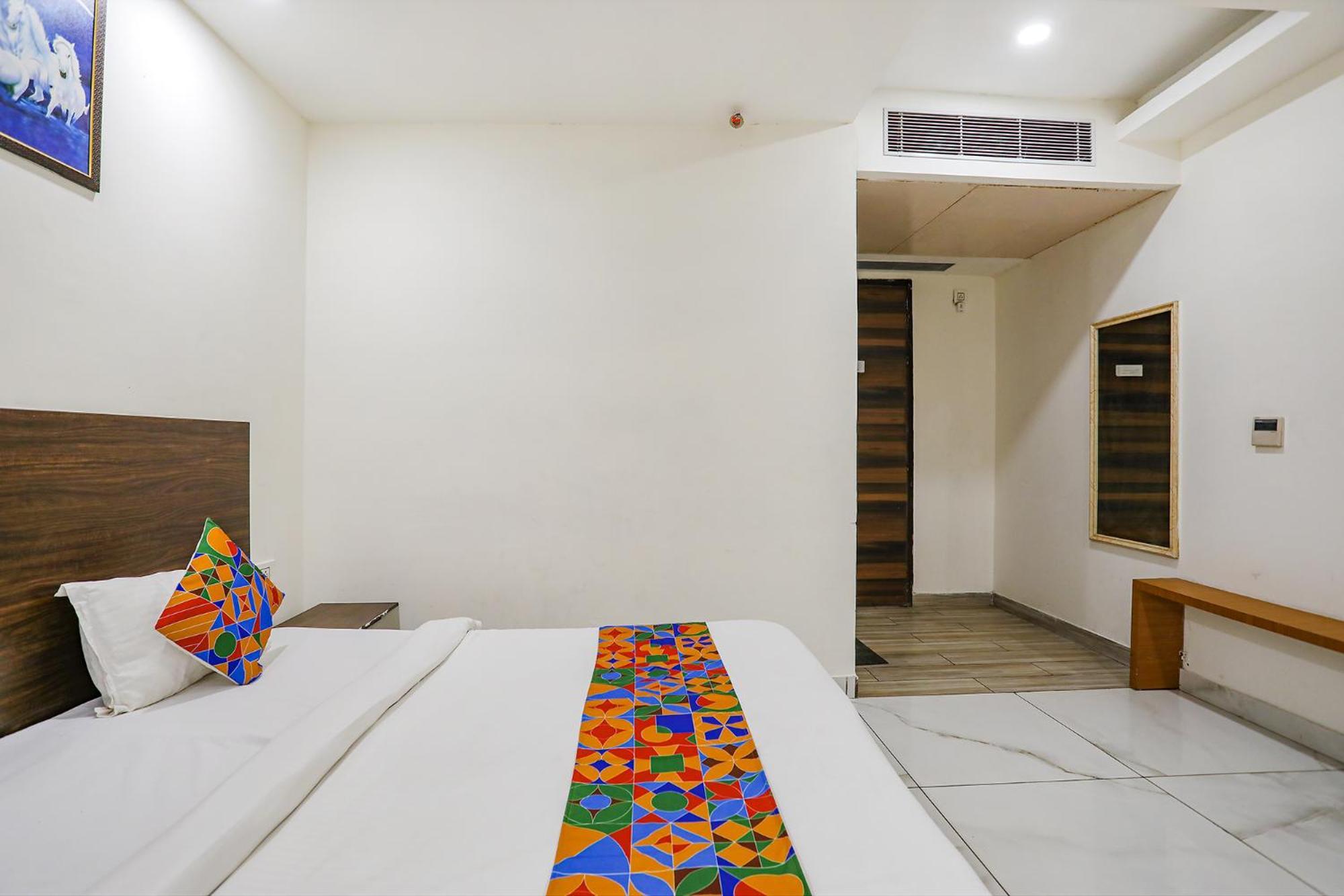 Fabhotel Kinsfolk Ghaziabad Bagian luar foto